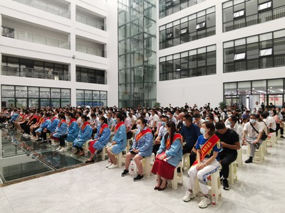 漢濱區(qū)2021年度新社區(qū)工廠和電商平臺招聘洽談暨技術(shù)能手表彰會